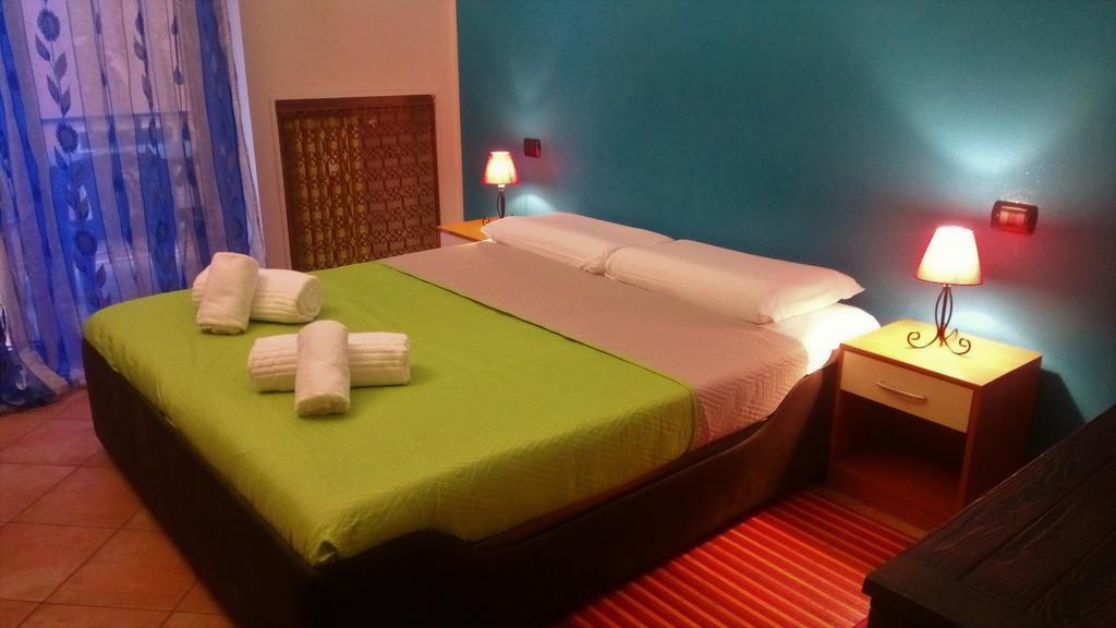 Marconi Rooms And Apartments Верона Экстерьер фото