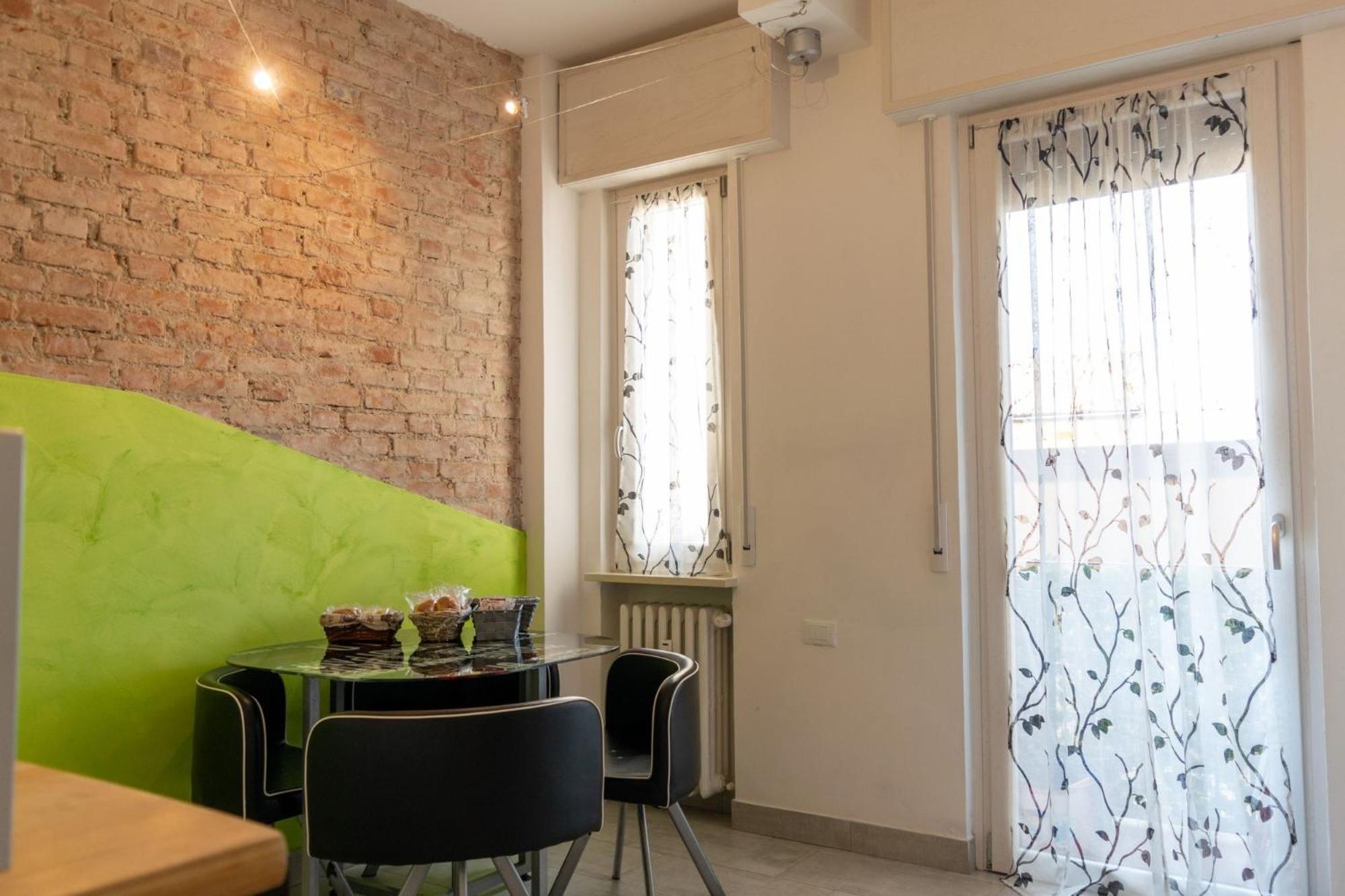 Marconi Rooms And Apartments Верона Экстерьер фото